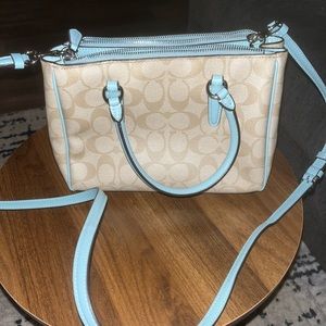 Small crossbody Coach bag. Pale blue and tan